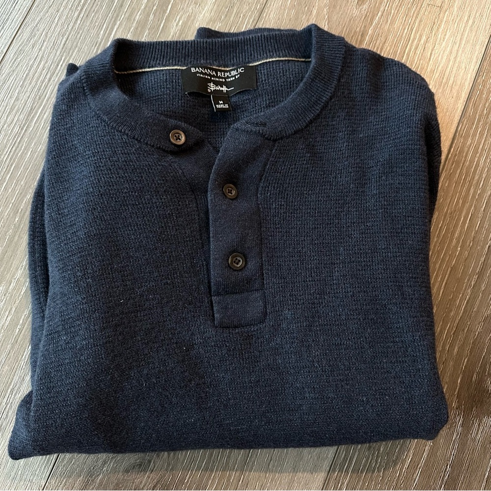 BANANA REPUBLIC ITALIAN MERINO YARN - M